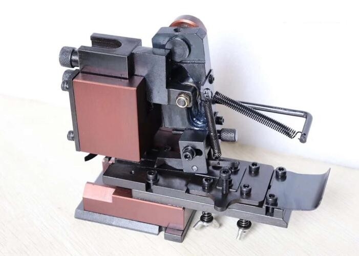सीधे फ़ीड टर्मिनल Crimping उपकरण स्वचालित / मैनुअल प्रकार उच्च स्थायित्व